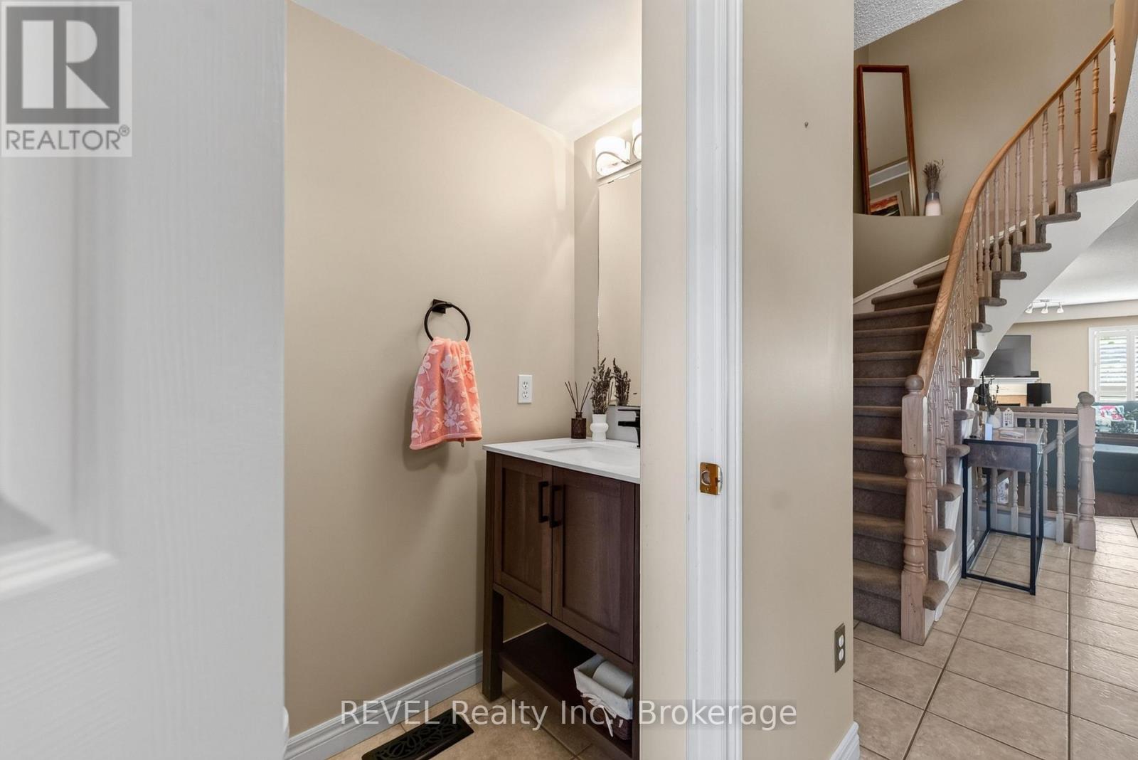 11 Elderberry Avenue, Grimsby, Ontario  L3M 5M9 - Photo 8 - X13716782
