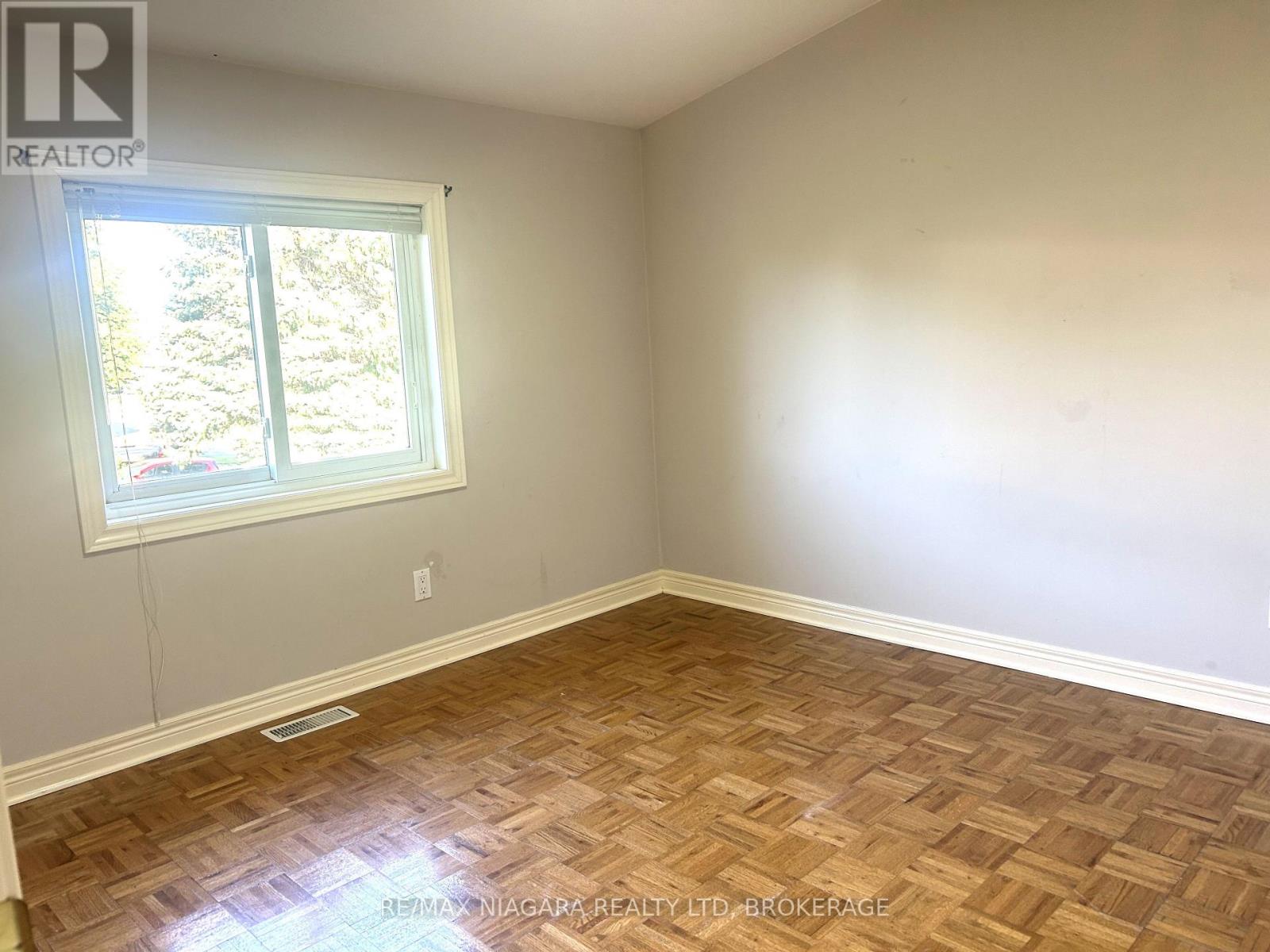 Unit # Main Floor - 11 Ursula Avenue, St. Catharines, Ontario  L2T 1S9 - Photo 16 - X13716870