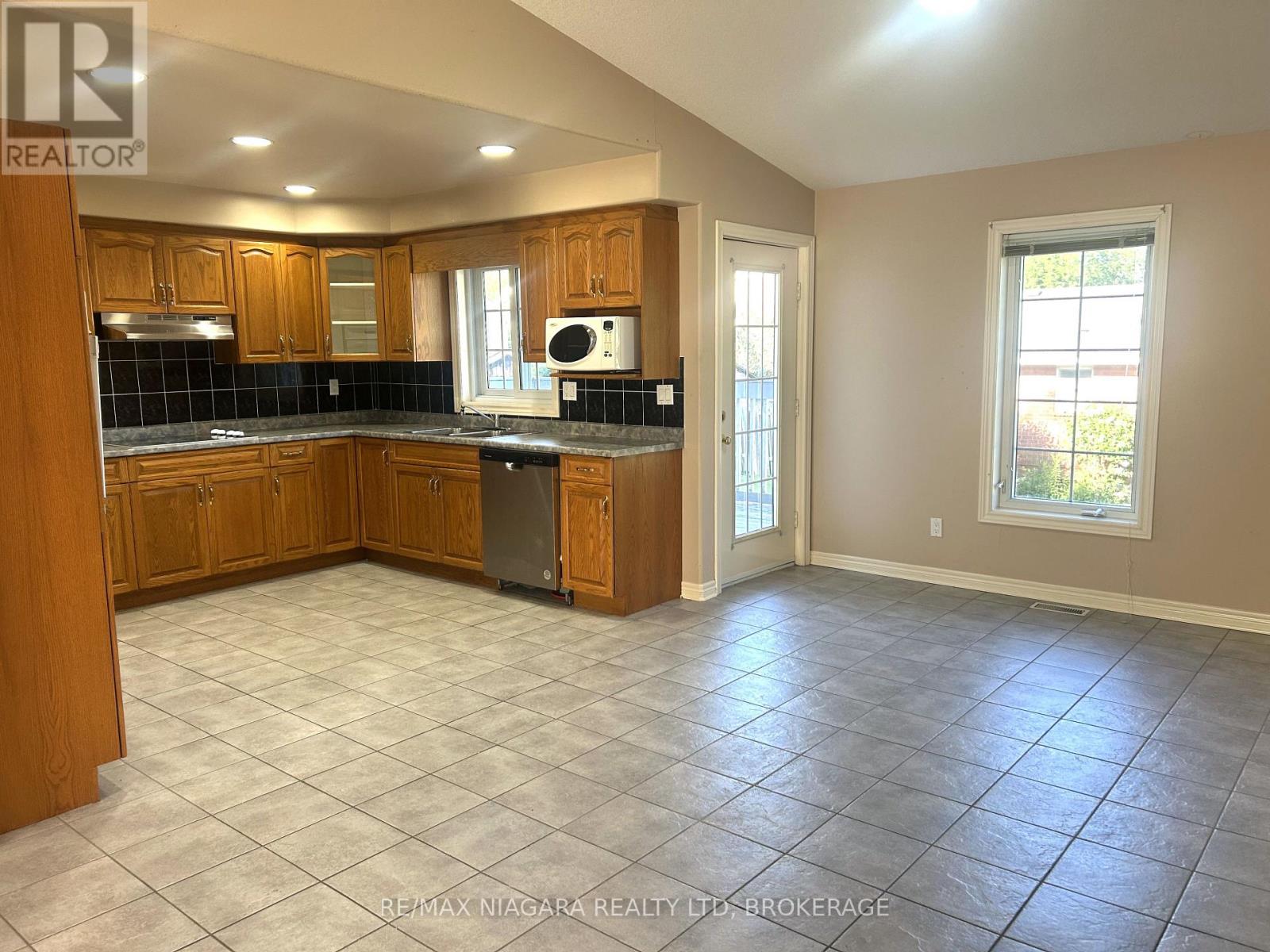 Unit # Main Floor - 11 Ursula Avenue, St. Catharines, Ontario  L2T 1S9 - Photo 7 - X13716870