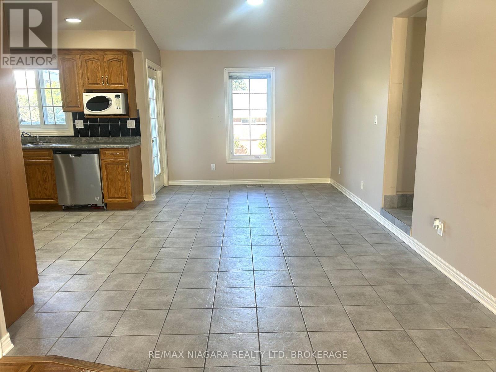 Unit # Main Floor - 11 Ursula Avenue, St. Catharines, Ontario  L2T 1S9 - Photo 8 - X13716870