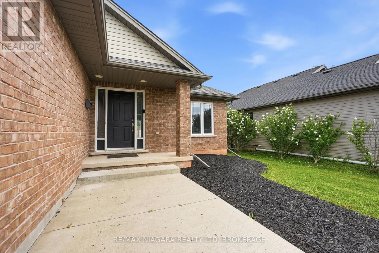 262 Draper's Street, Welland, Ontario  L3C 7N2 - Photo 3 - X13717192