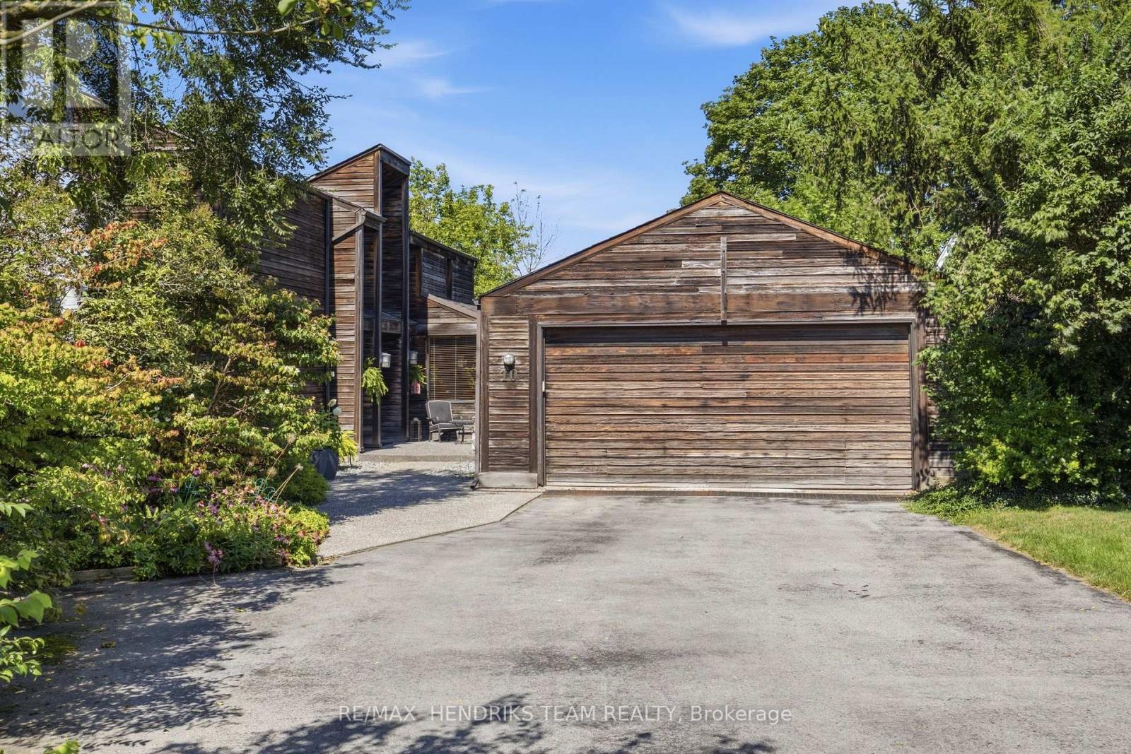 10 Vergorda Circle, St. Catharines, Ontario  L2T 2P2 - Photo 3 - X13718080