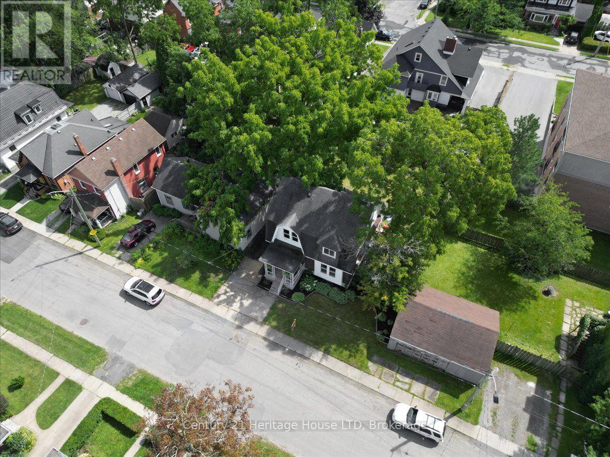 17 Elizabeth Street E, Welland, Ontario  L3C 4M2 - Photo 2 - X13718378