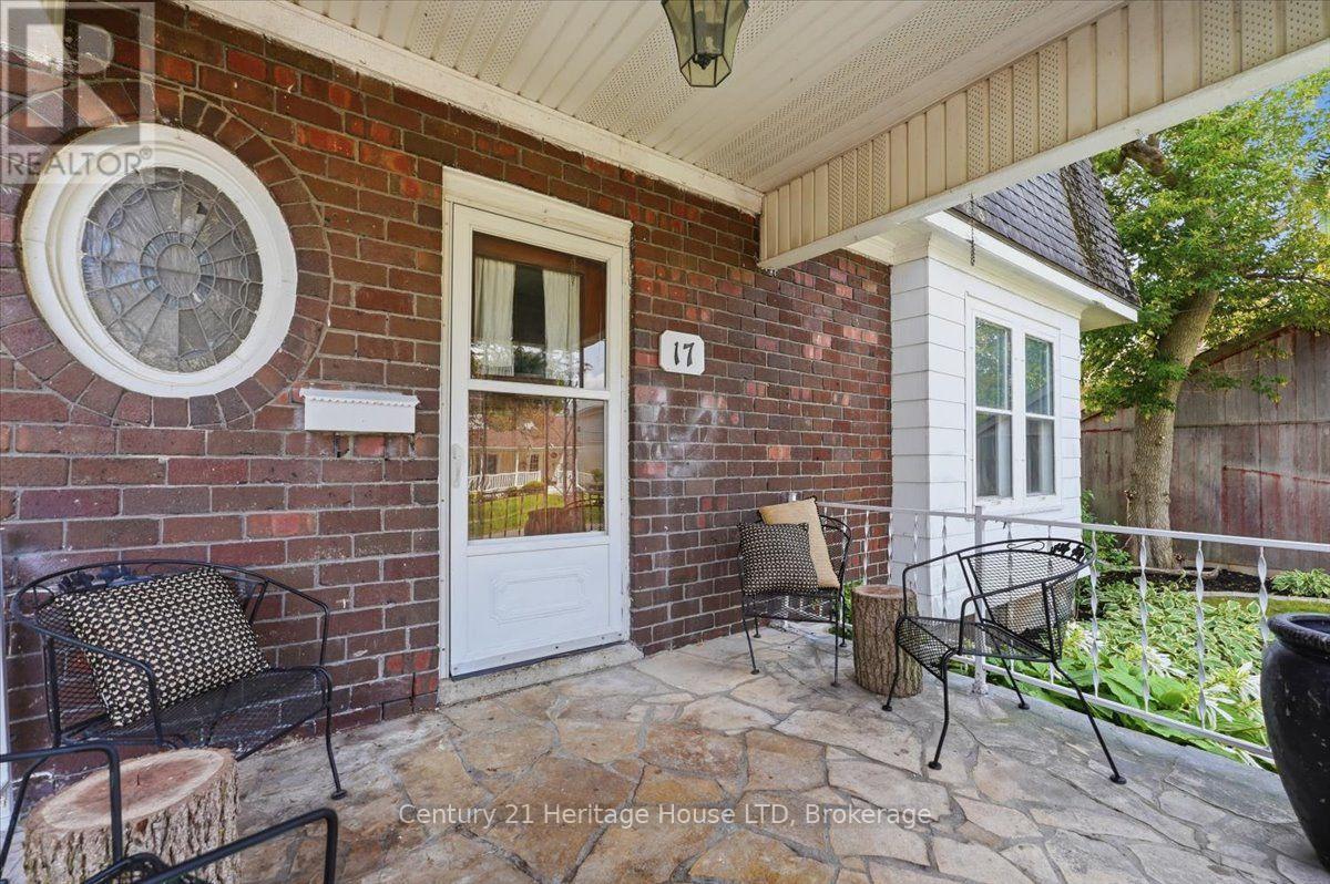 17 Elizabeth Street E, Welland, Ontario  L3C 4M2 - Photo 3 - X13718378
