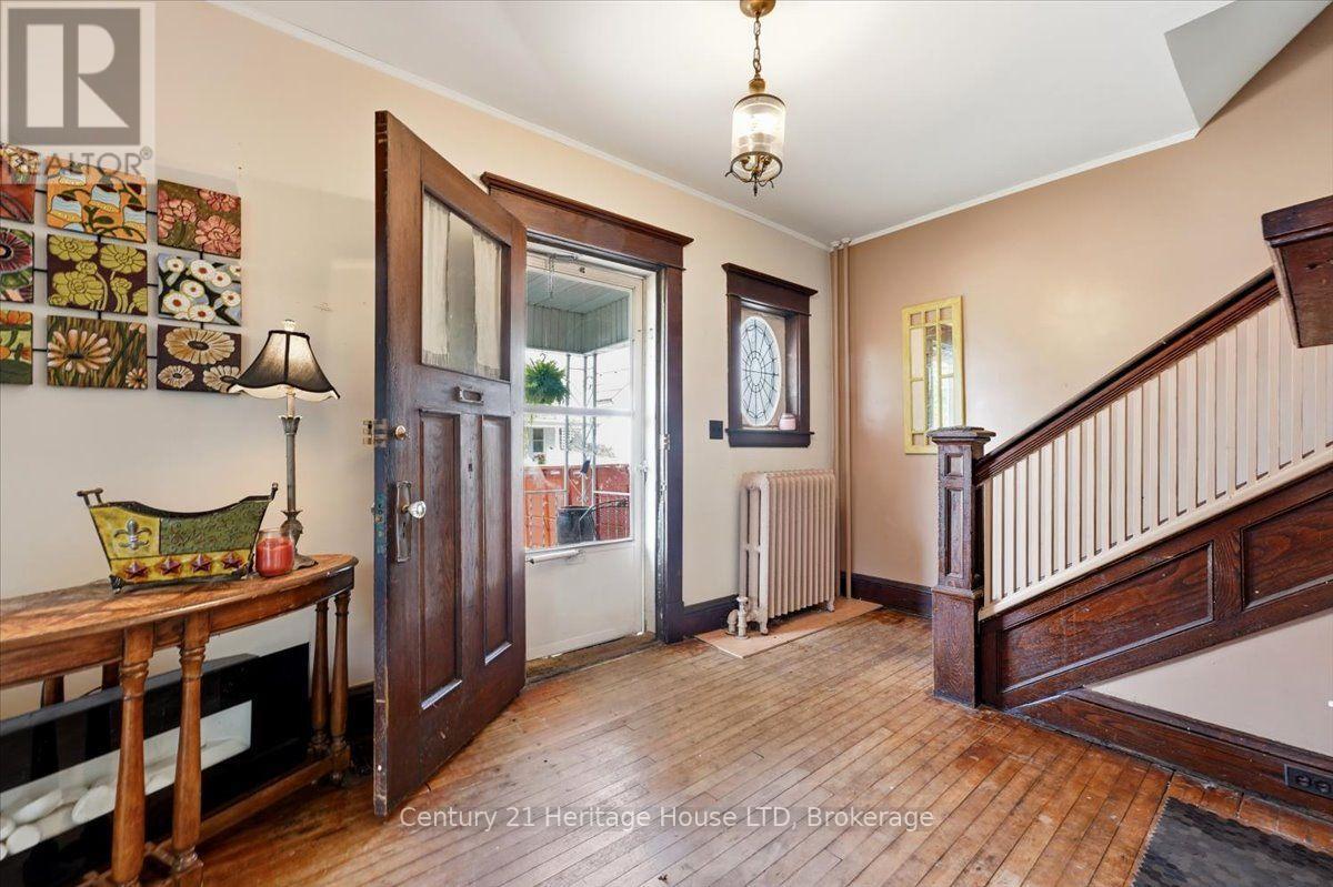 17 Elizabeth Street E, Welland, Ontario  L3C 4M2 - Photo 4 - X13718378