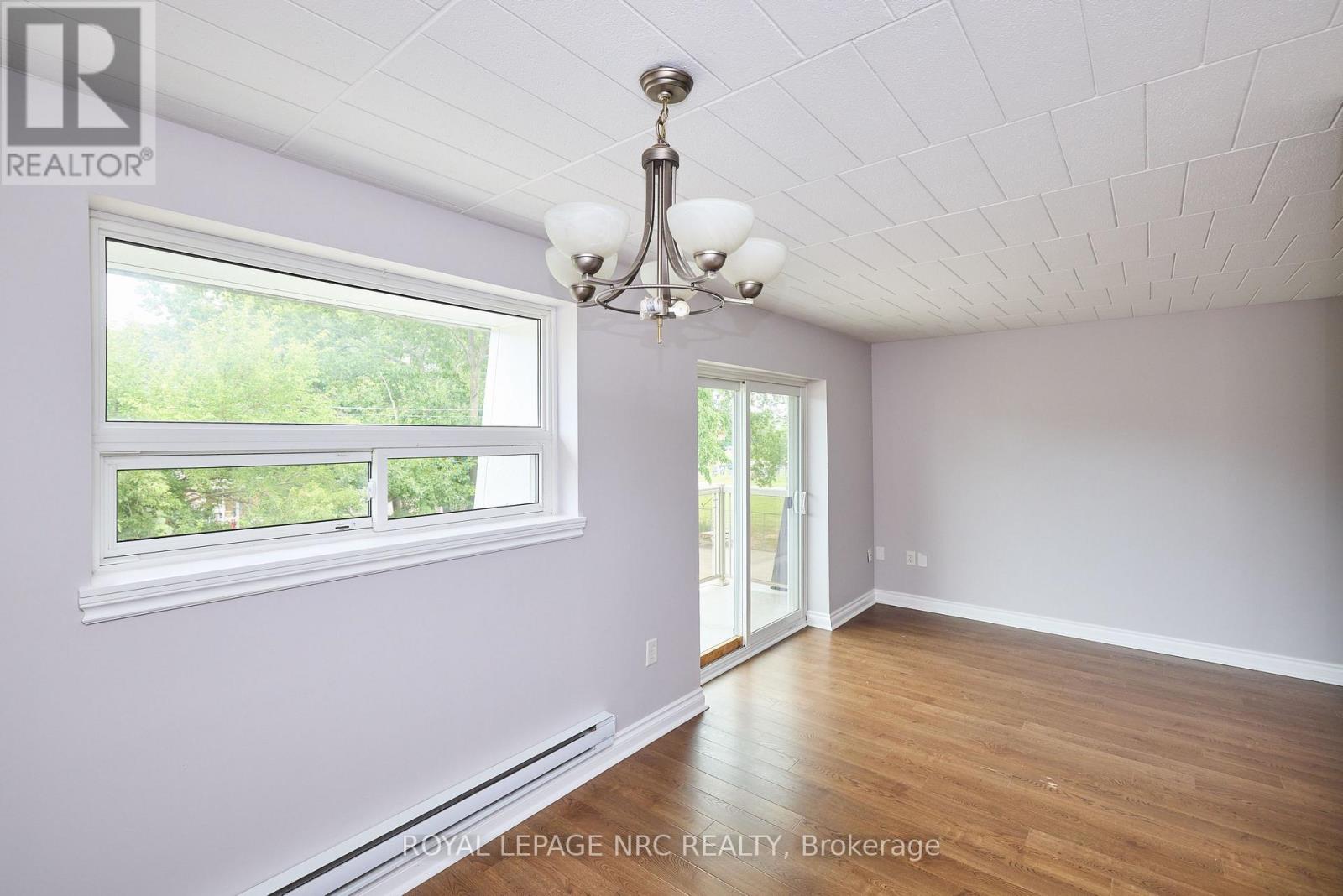 11 - 98 Woodlawn Road, Welland, Ontario  L3C 3J5 - Photo 2 - X13718576