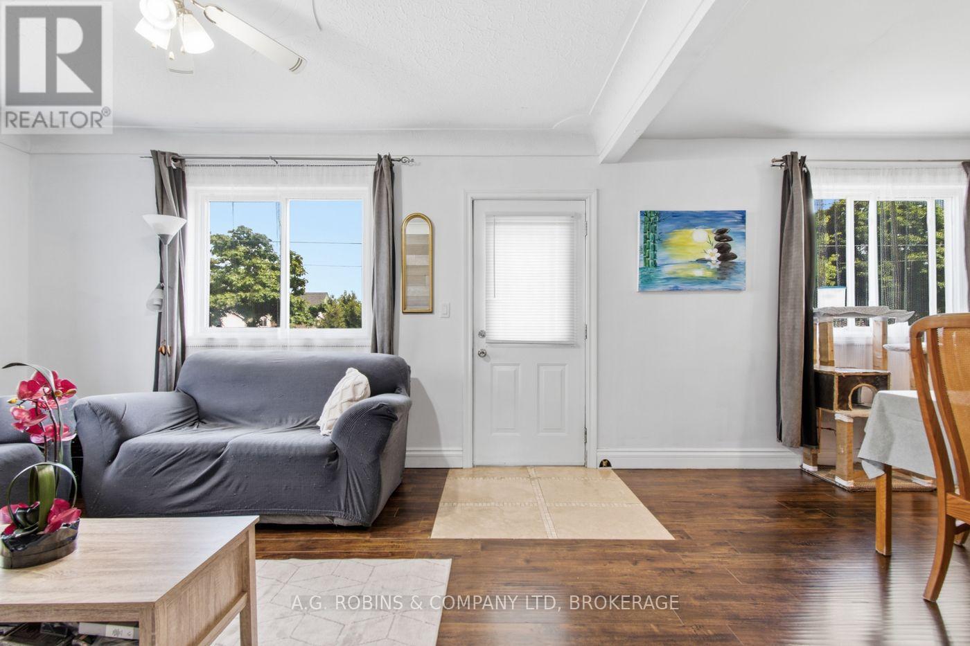 54 Clifford Avenue, Welland, Ontario  L3C 2G1 - Photo 4 - X13719084