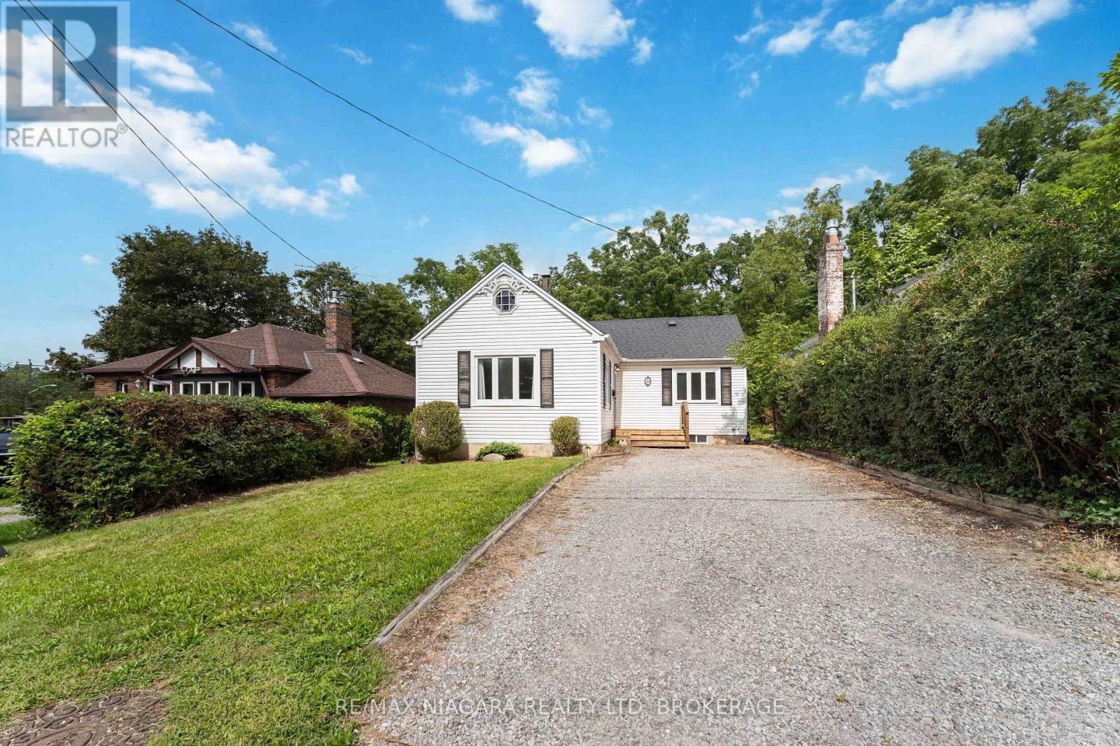 24 WELLAND VALE ROAD, St. Catharines, Ontario