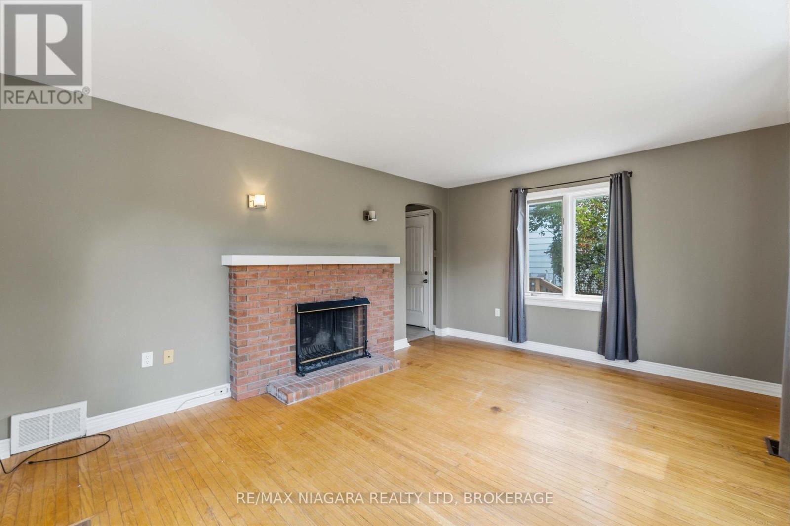 24 Welland Vale Road, St. Catharines, Ontario  L2R 2L6 - Photo 4 - X13719910