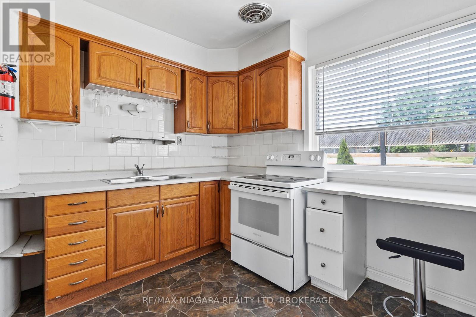 Upper - 73 Hillview Road, St. Catharines, Ontario  L2S 1S8 - Photo 9 - X13720736