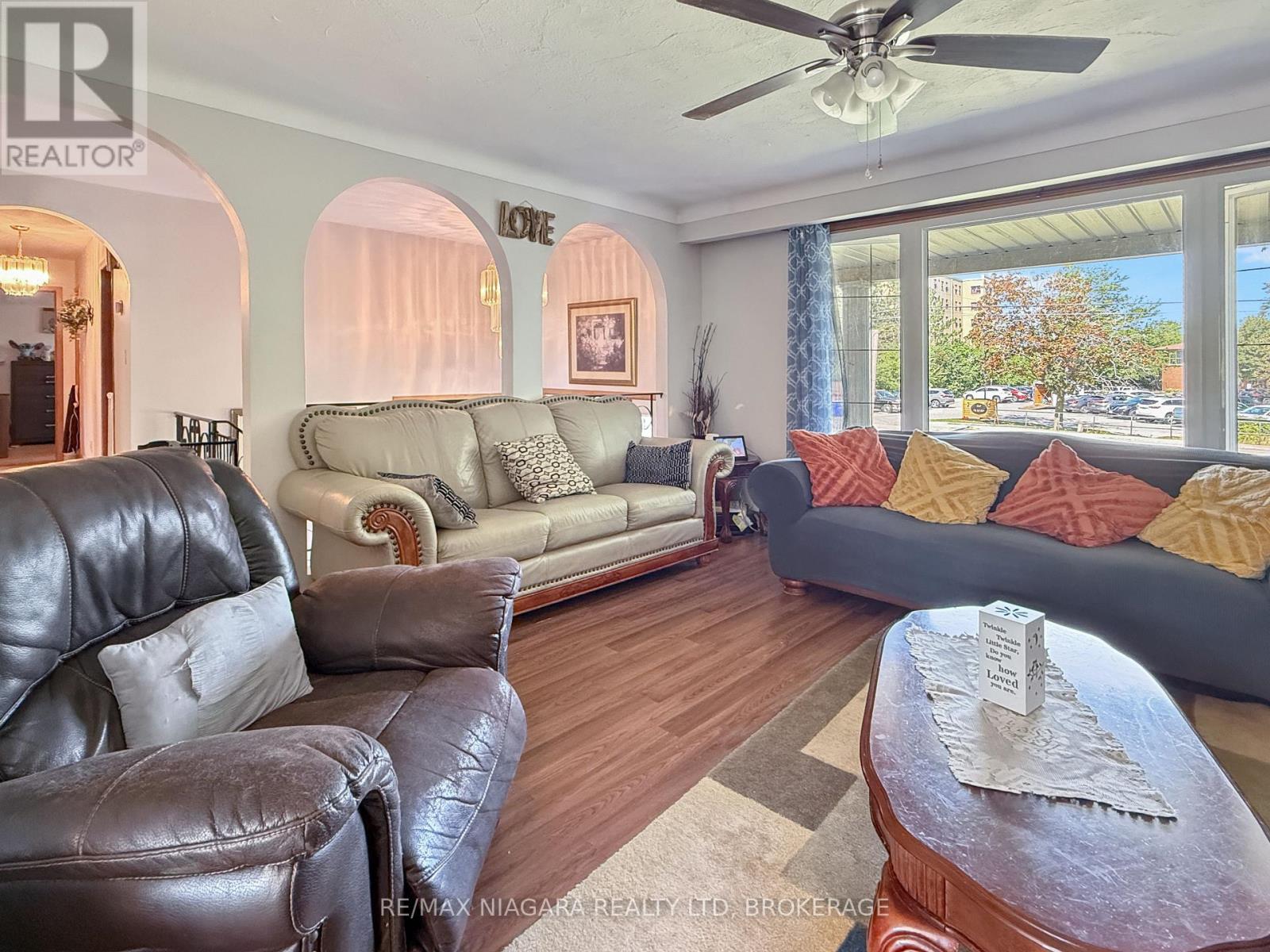 318 Albany Street, Fort Erie, Ontario  L2A 1L9 - Photo 3 - X13722122
