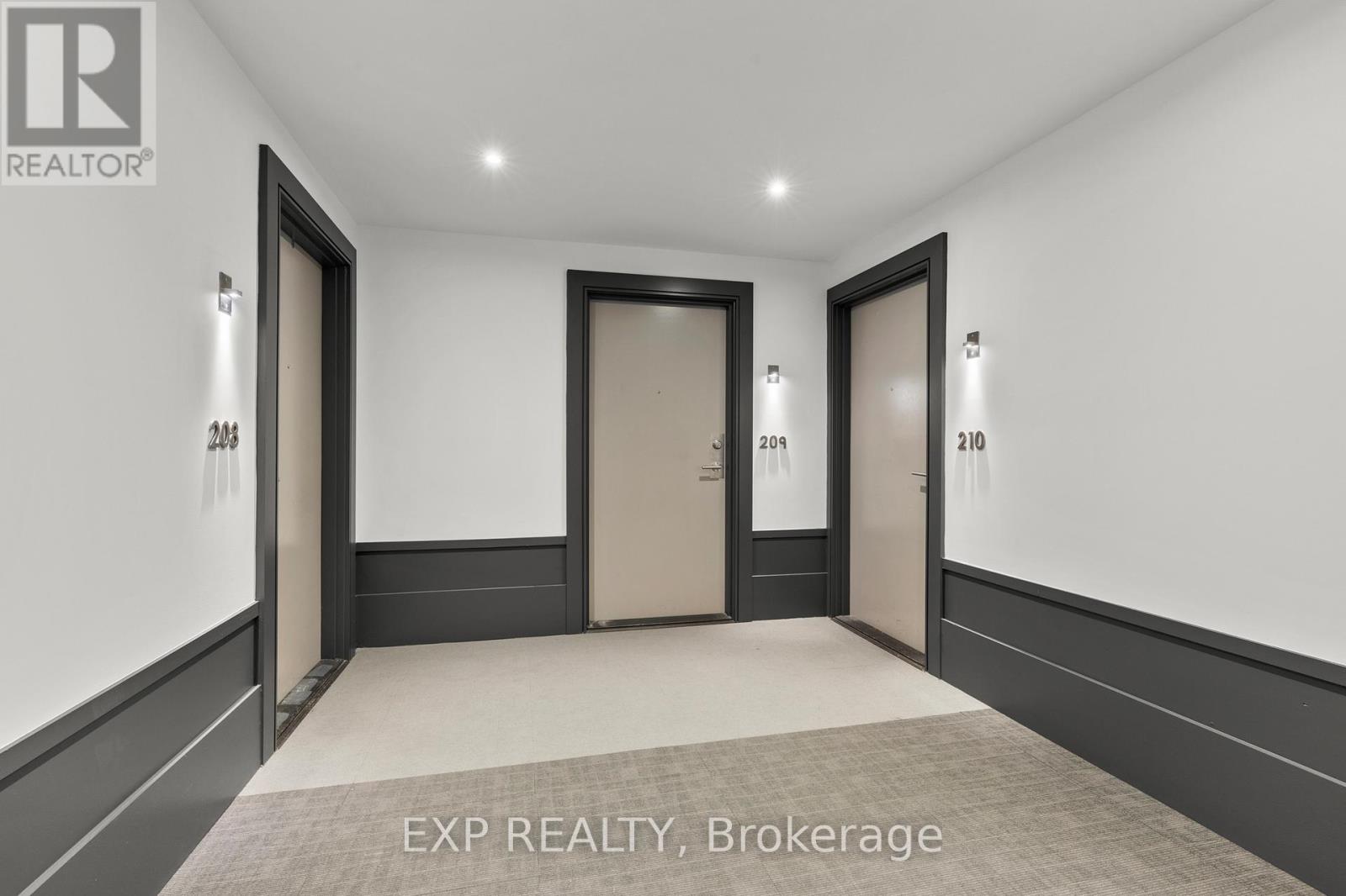 209 - 10 Concord Place, Grimsby, Ontario  L3M 0G6 - Photo 3 - X13722398