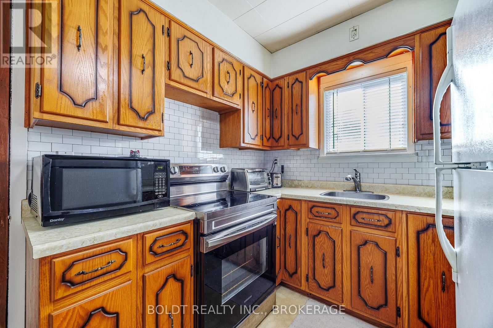 20 Stuart Avenue, St. Catharines, Ontario  L2R 1M7 - Photo 6 - X13722920