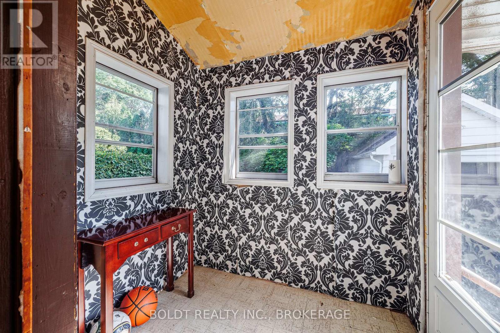 20 Stuart Avenue, St. Catharines, Ontario  L2R 1M7 - Photo 7 - X13722920