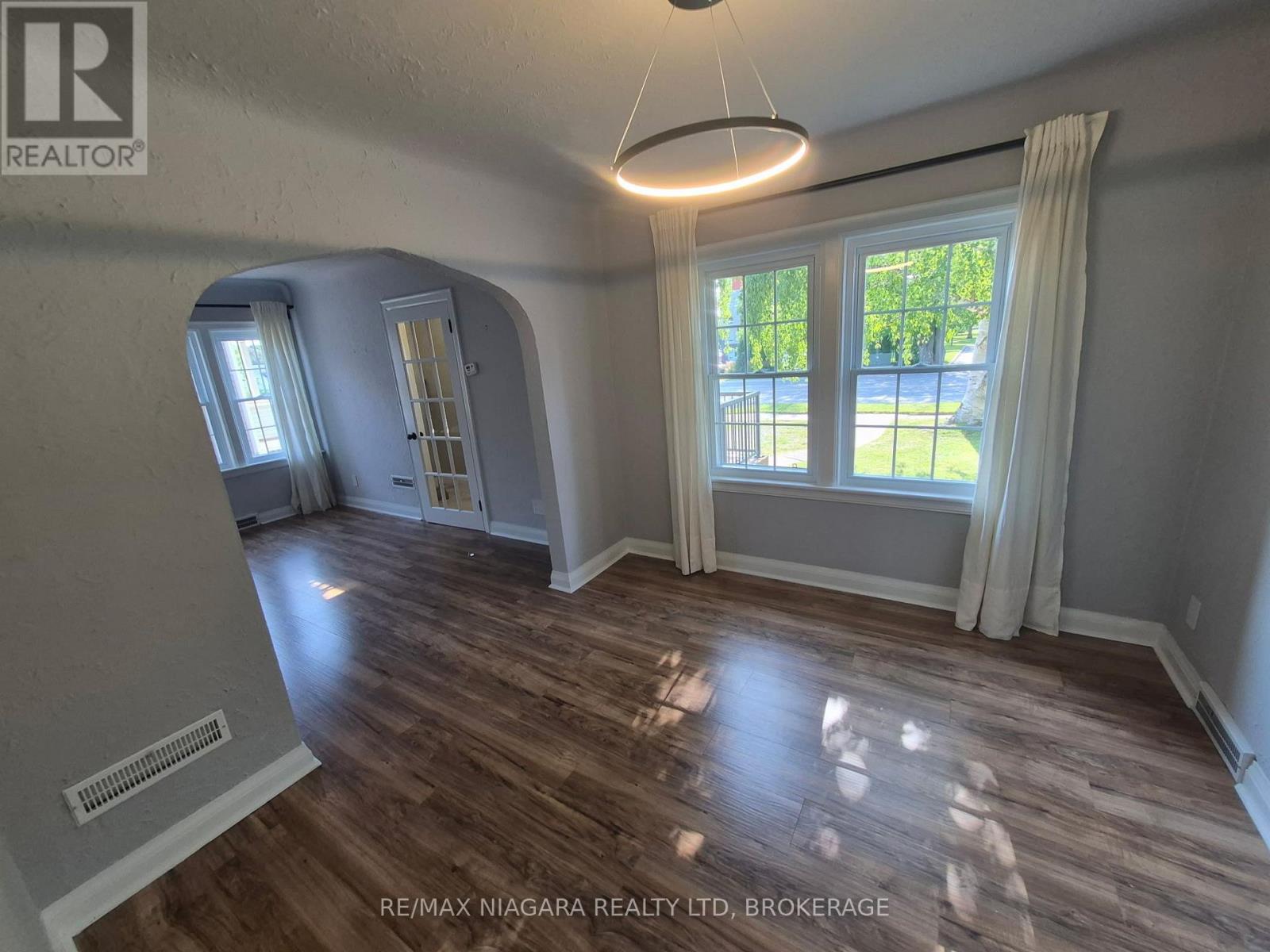 5944 Dorchester Road, Niagara Falls, Ontario  L2G 5S9 - Photo 10 - X13724626