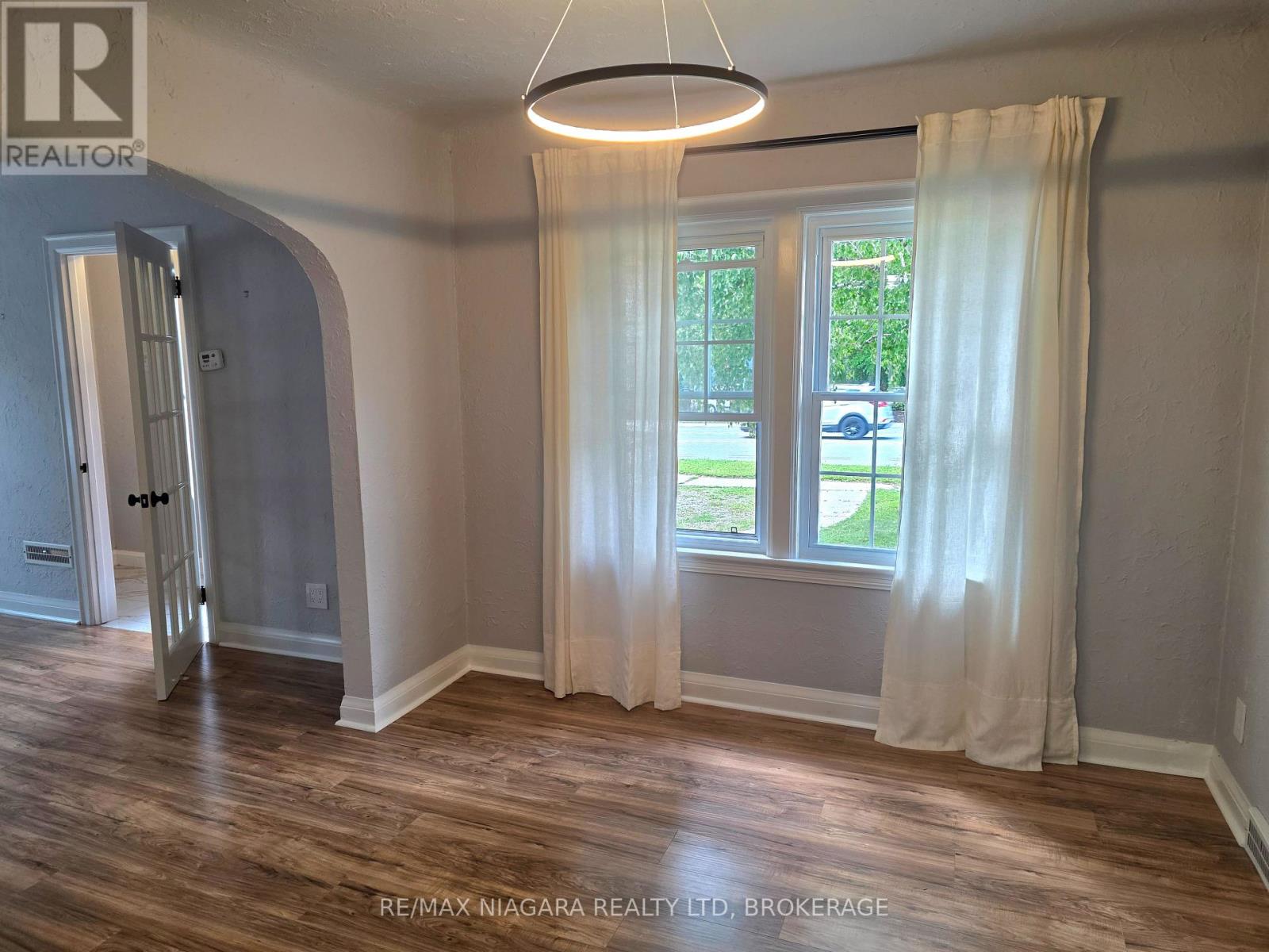 5944 Dorchester Road, Niagara Falls, Ontario  L2G 5S9 - Photo 12 - X13724626