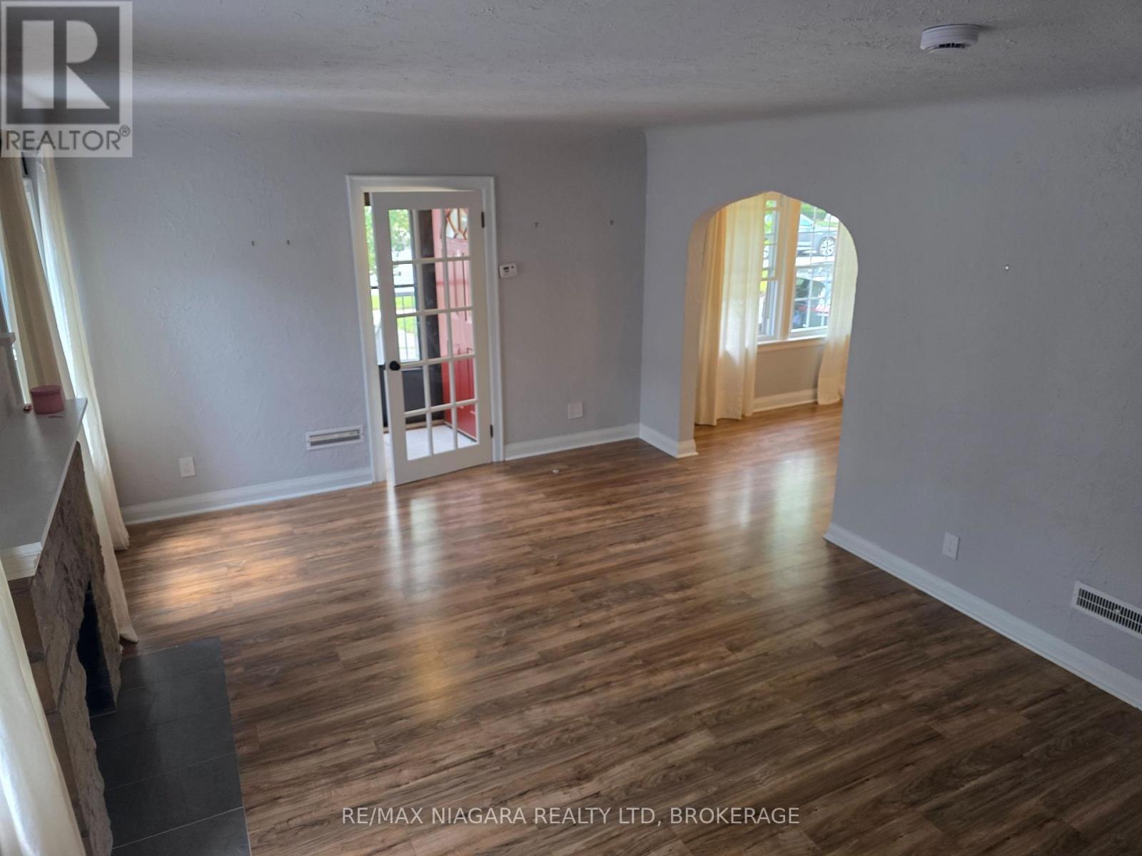 5944 Dorchester Road, Niagara Falls, Ontario  L2G 5S9 - Photo 6 - X13724626