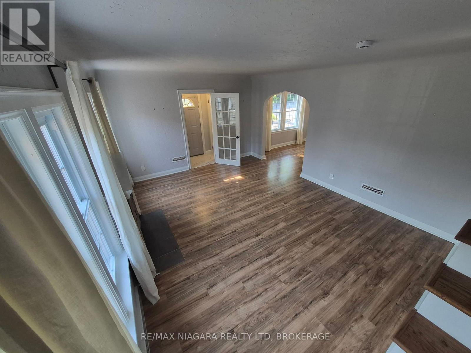 5944 Dorchester Road, Niagara Falls, Ontario  L2G 5S9 - Photo 7 - X13724626