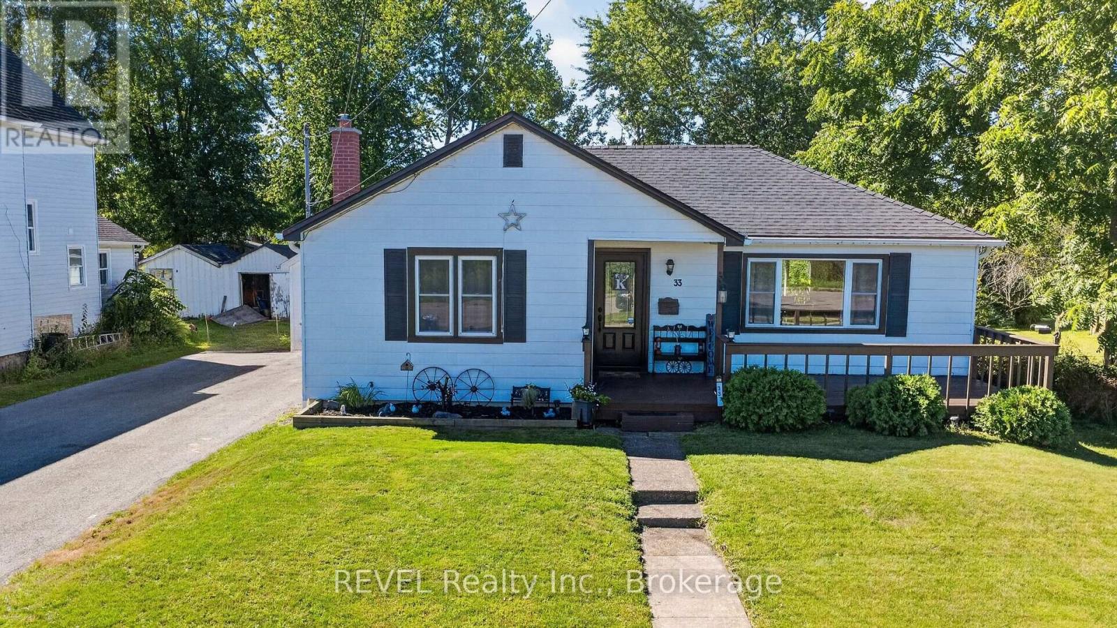 33 Lewis Street, Fort Erie, Ontario  L2A 2P8 - Photo 3 - X13727252