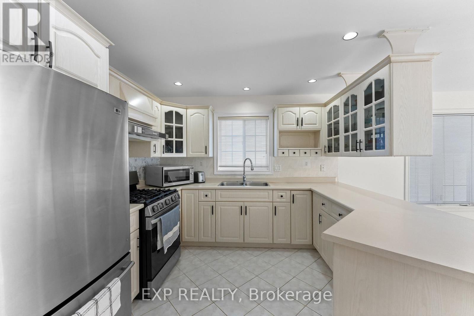 120 Redwood Court, Welland, Ontario  L3C 7C4 - Photo 8 - X13727592