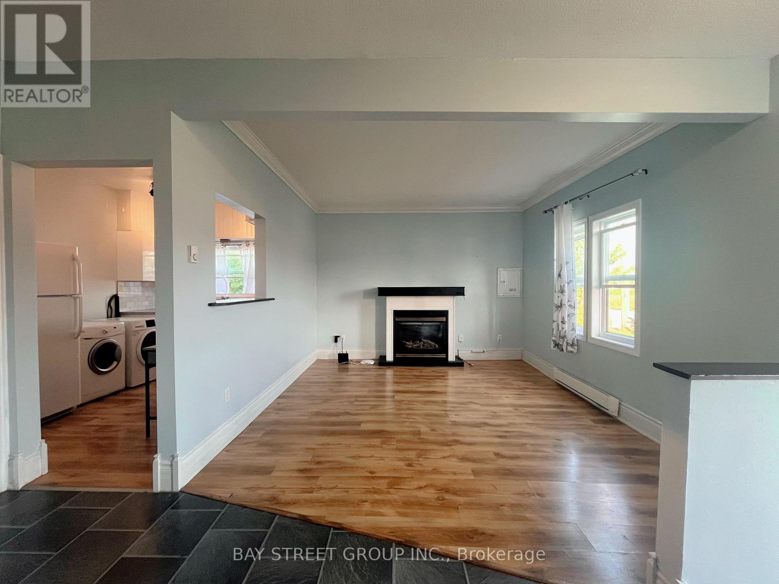 Front - 70 Courtwright Street, Fort Erie, Ontario  L2A 2R7 - Photo 3 - X13727776