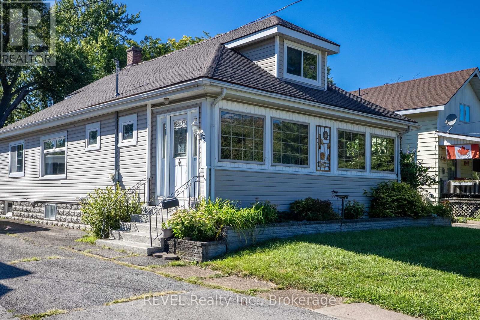 272 High Street, Fort Erie, Ontario  L2A 3R3 - Photo 2 - X13727948
