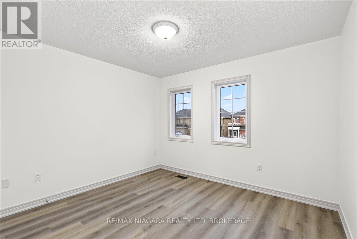 12 Fred Fisher Crescent, St. Catharines, Ontario  L2P 0A9 - Photo 24 - X13729098