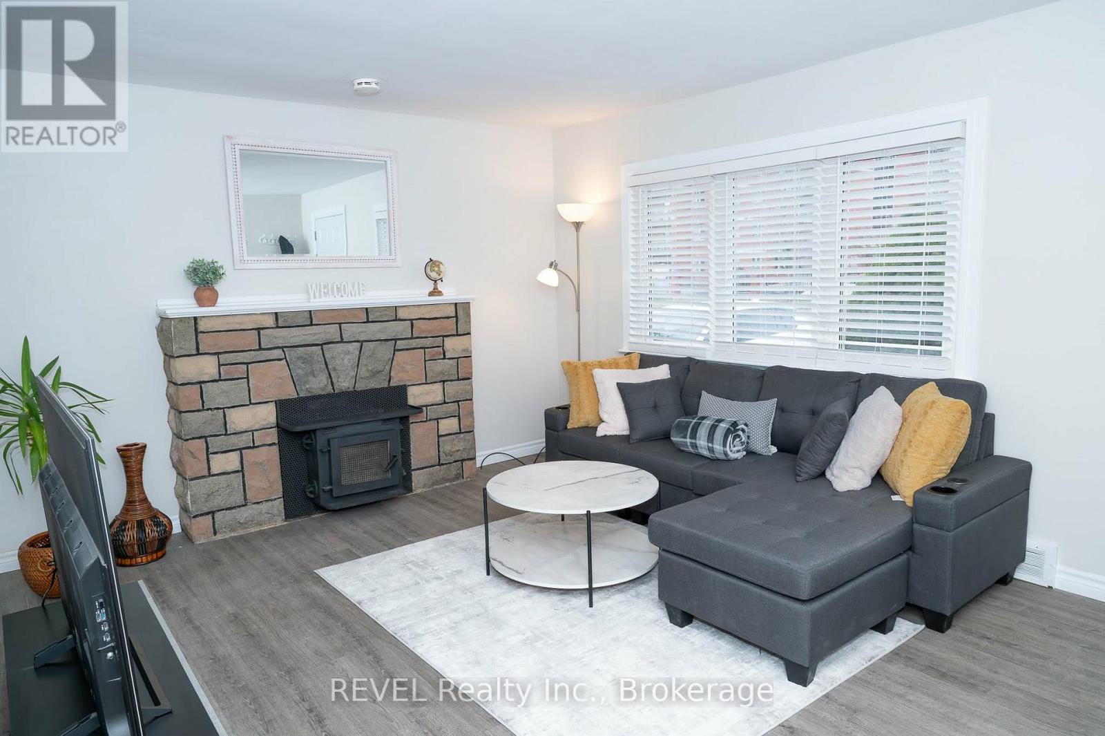 6482 Mcleod Road, Niagara Falls, Ontario  L2G 3G1 - Photo 3 - X13729328