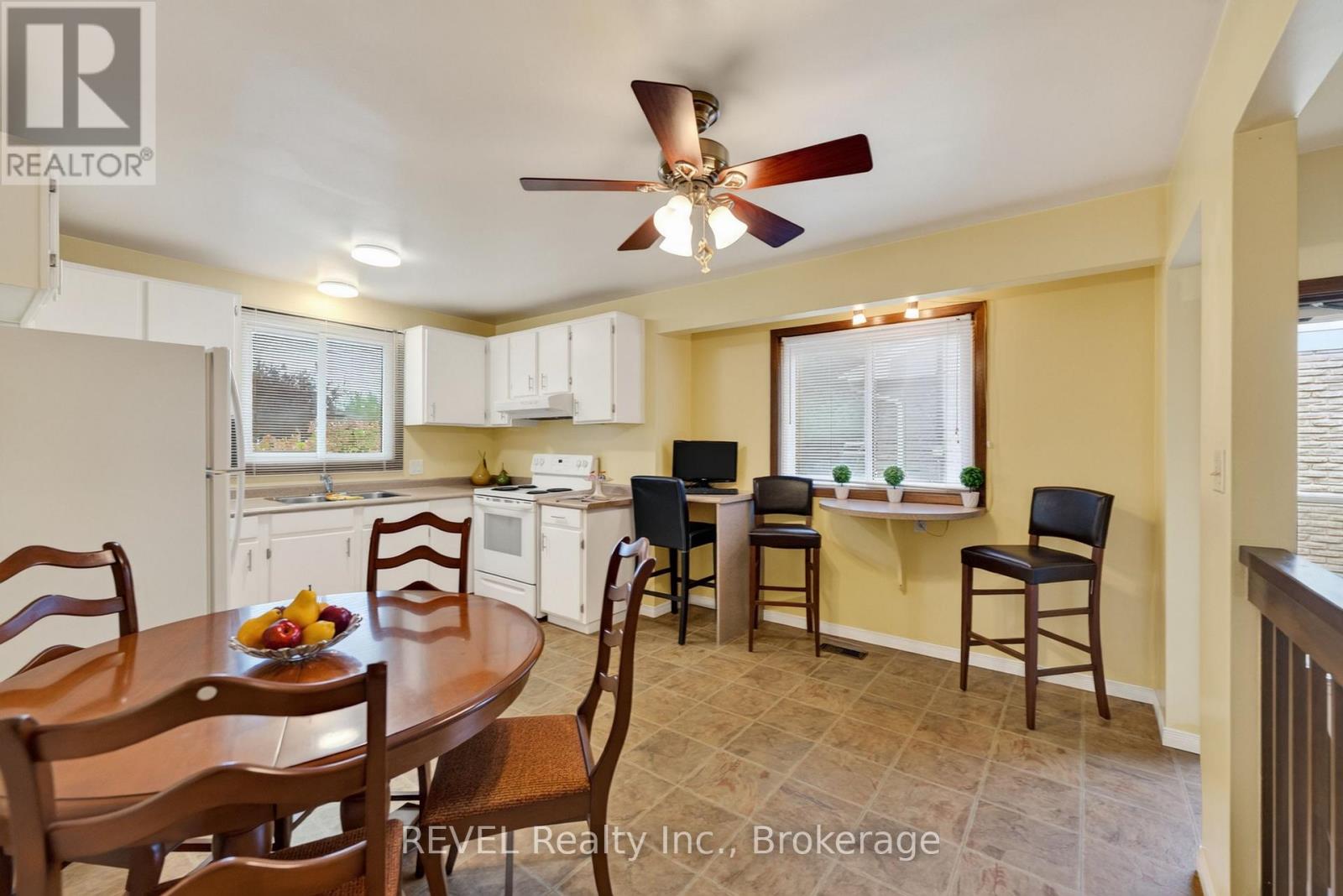 36 Manor Road, St. Catharines, Ontario  L2N 3B5 - Photo 4 - X13731992