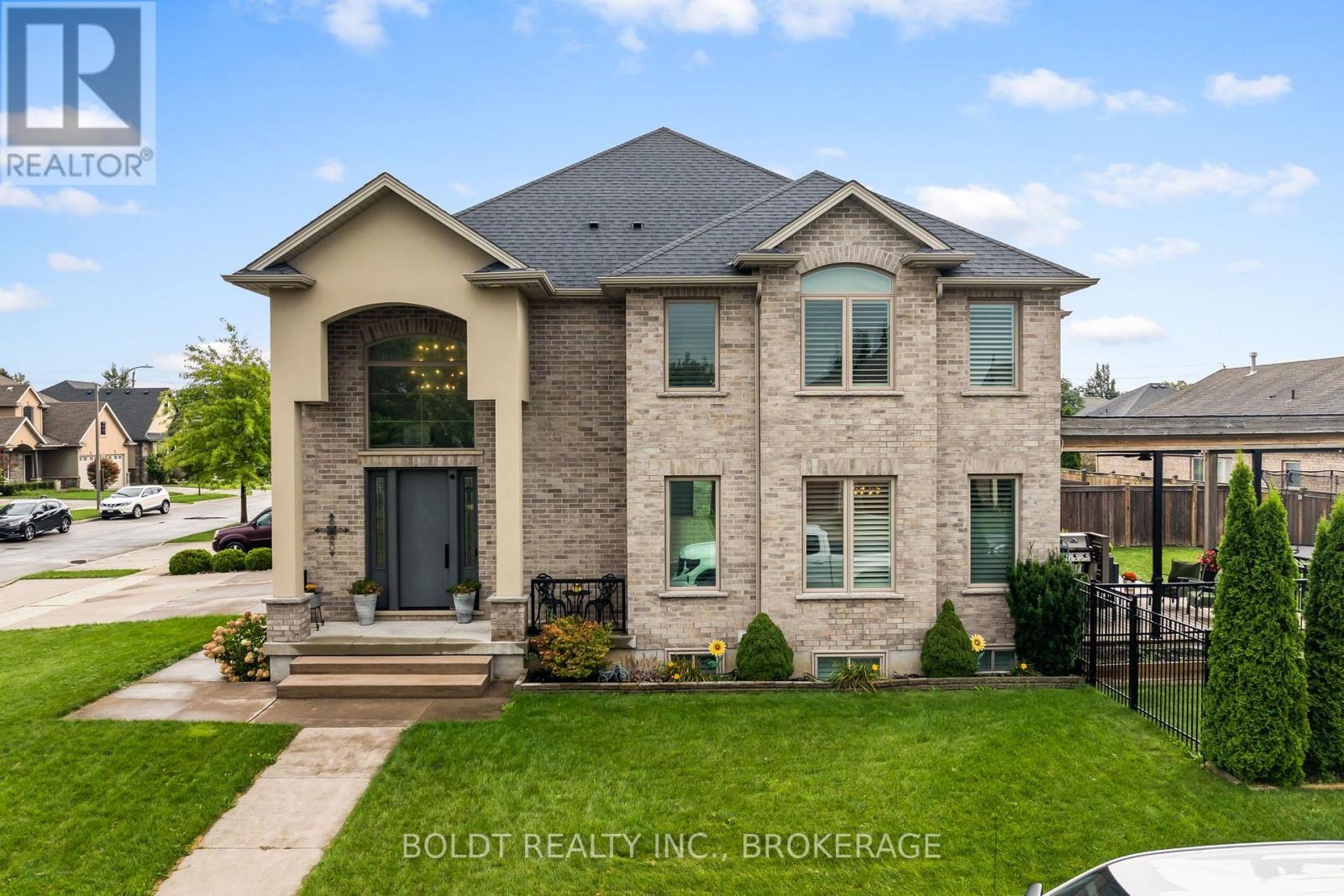 90 VIDEL CRESCENT N, St. Catharines, Ontario