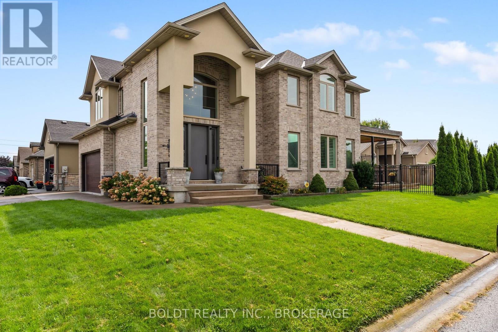 90 Videl Crescent N, St. Catharines, Ontario  L2W 0A2 - Photo 3 - X13732446