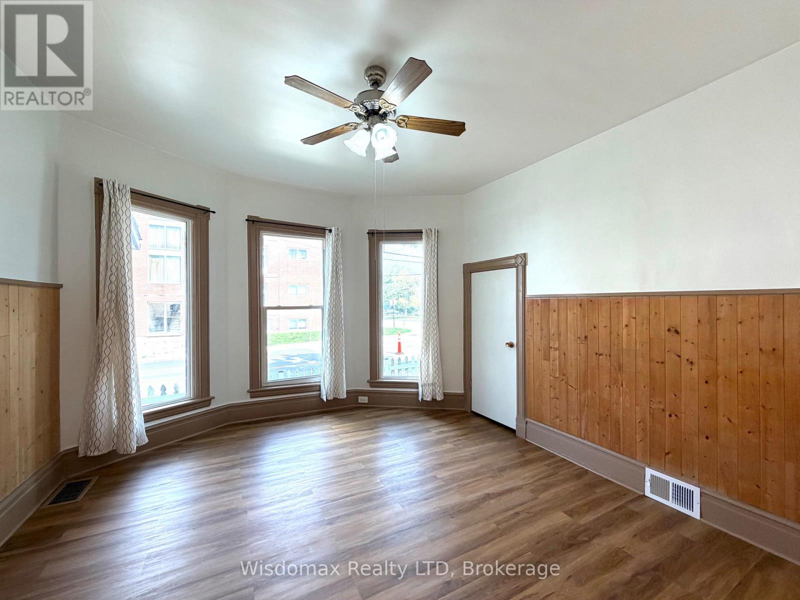 4731 Saint Lawrence Avenue, Niagara Falls, Ontario  L2E 3X8 - Photo 4 - X13733734