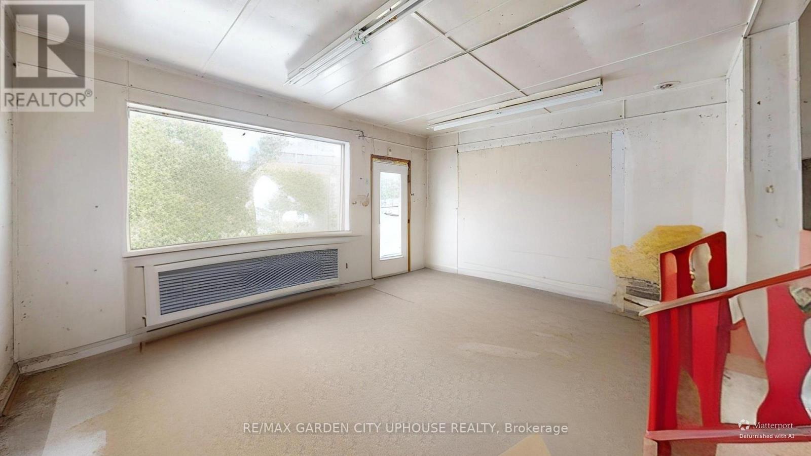 71 Queen Street, St. Catharines, Ontario  L2R 5G9 - Photo 4 - X13733740