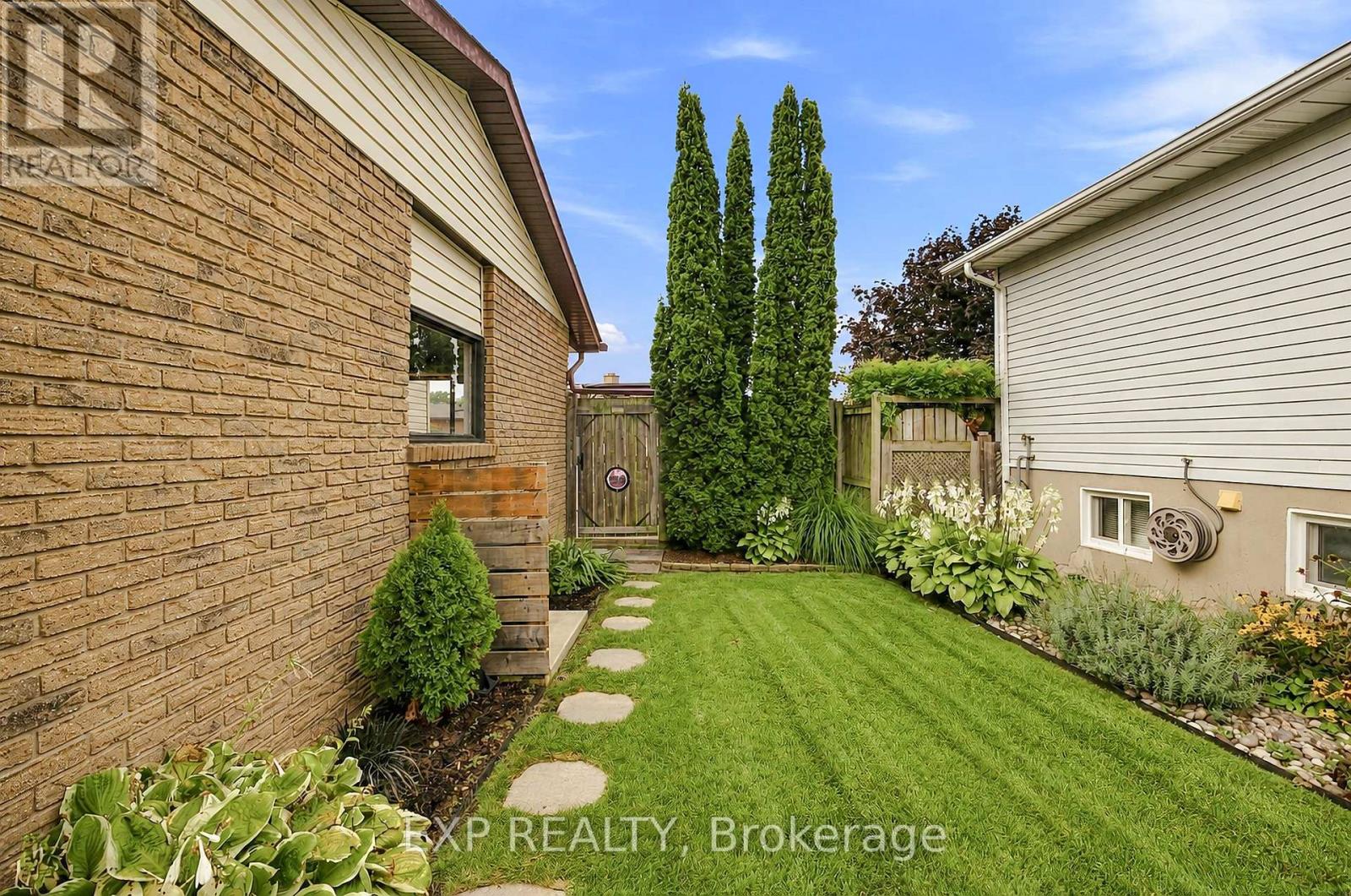 72 Acadia Drive, Welland, Ontario  L3C 6L6 - Photo 2 - X13735126