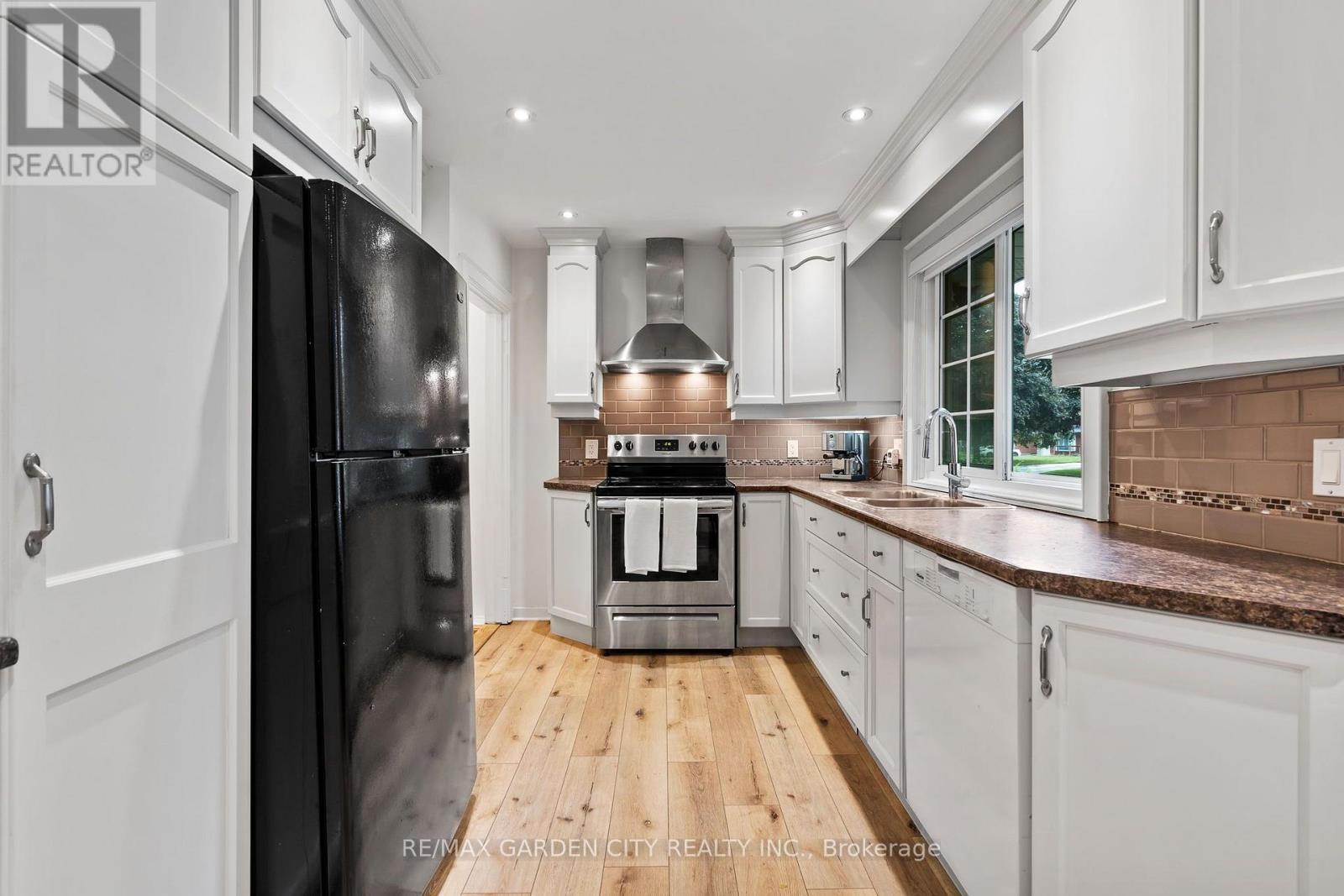 13 Preston Drive, St. Catharines, Ontario  L2M 1X4 - Photo 6 - X13735206