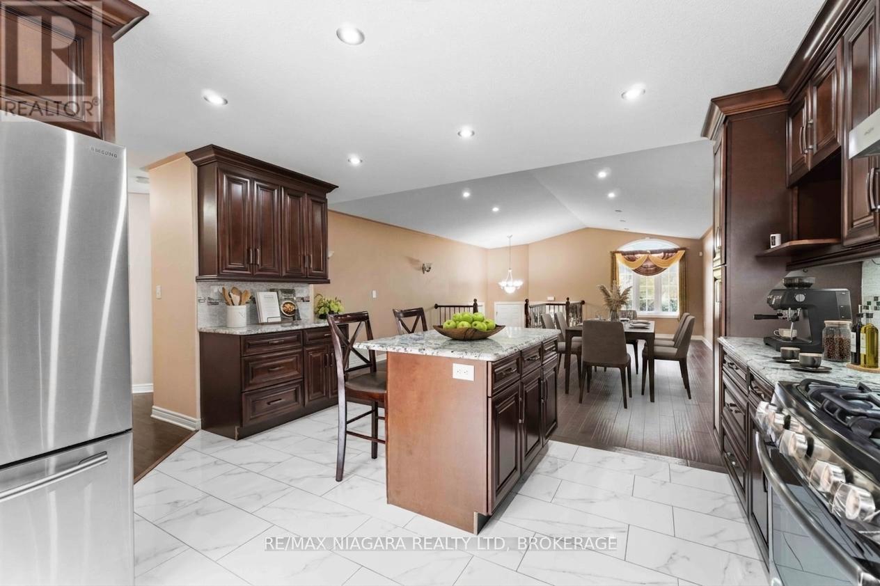 8253 Costabile Drive, Niagara Falls, Ontario  L2H 3L2 - Photo 5 - X13735276