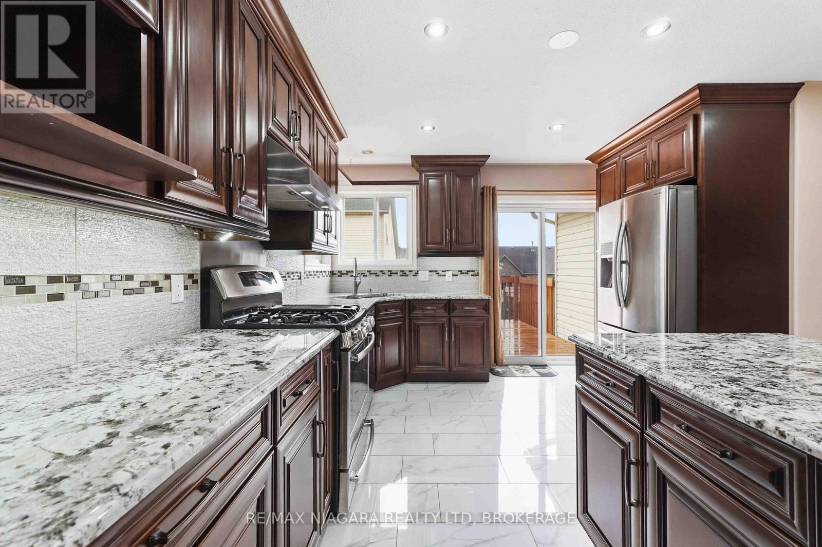 8253 Costabile Drive, Niagara Falls, Ontario  L2H 3L2 - Photo 8 - X13735276