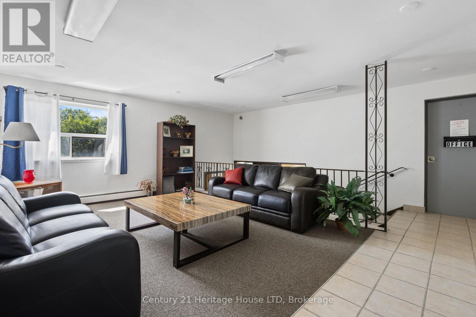 109 - 242 Oakdale Avenue, St. Catharines, Ontario  L2P 3K5 - Photo 2 - X13735428