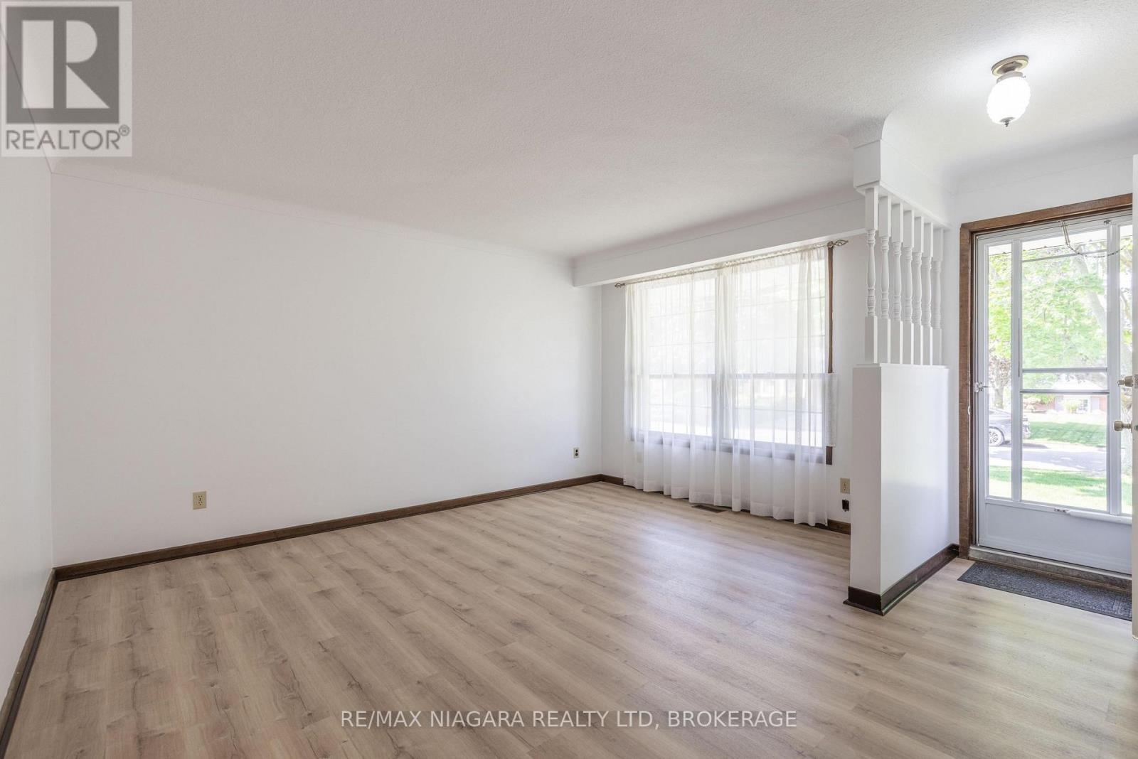 29 Granada Drive, St. Catharines, Ontario  L2N 2S4 - Photo 5 - X13736254