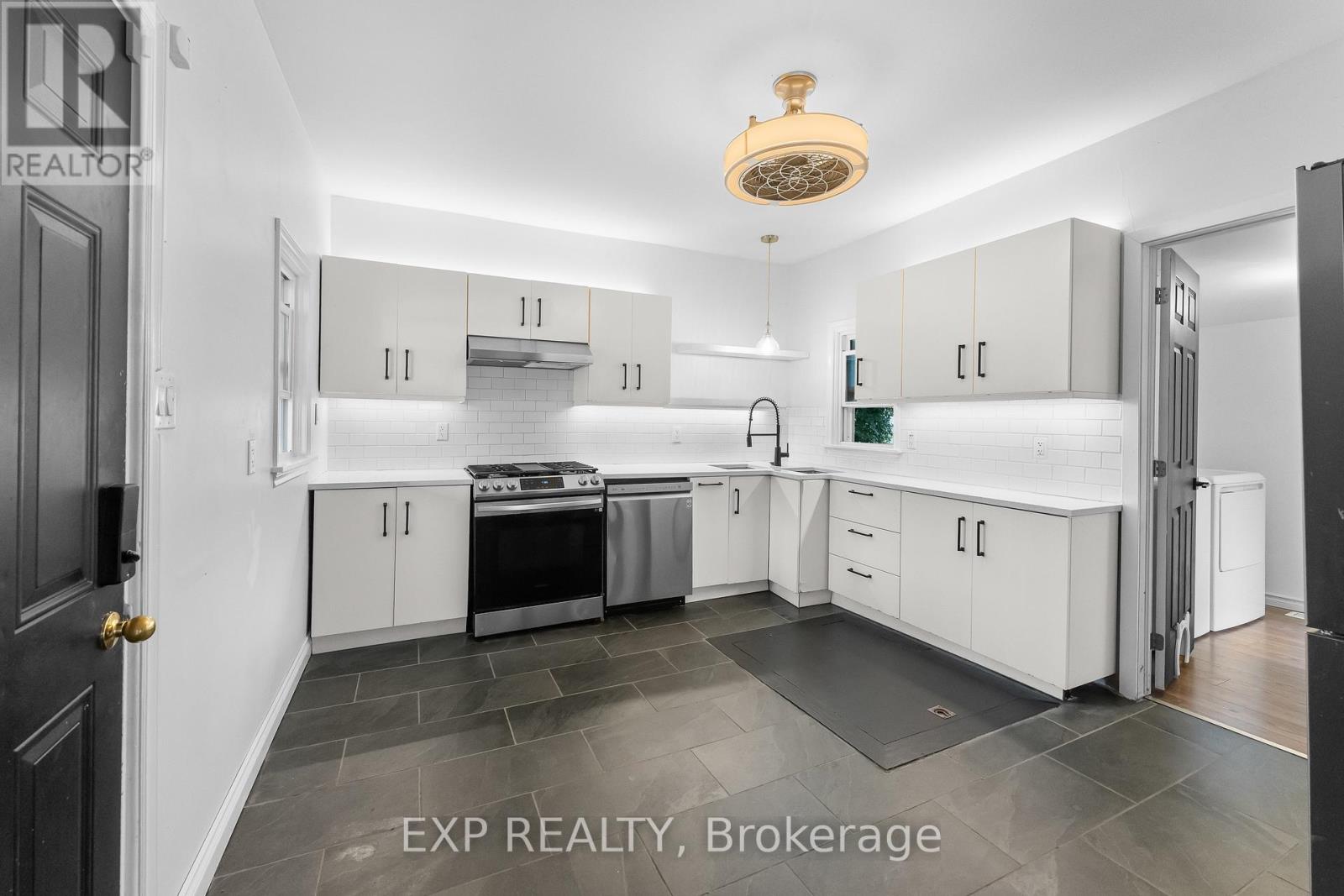 76 Bell Street, Port Colborne, Ontario  L3K 1H6 - Photo 2 - X13736376