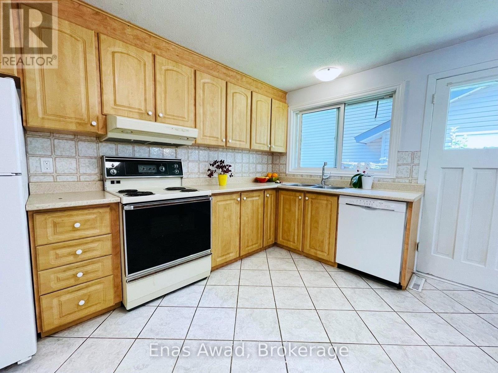 2026 Kings Grove Crescent, Ottawa, Ontario  K1J 7Z1 - Photo 5 - X13738024