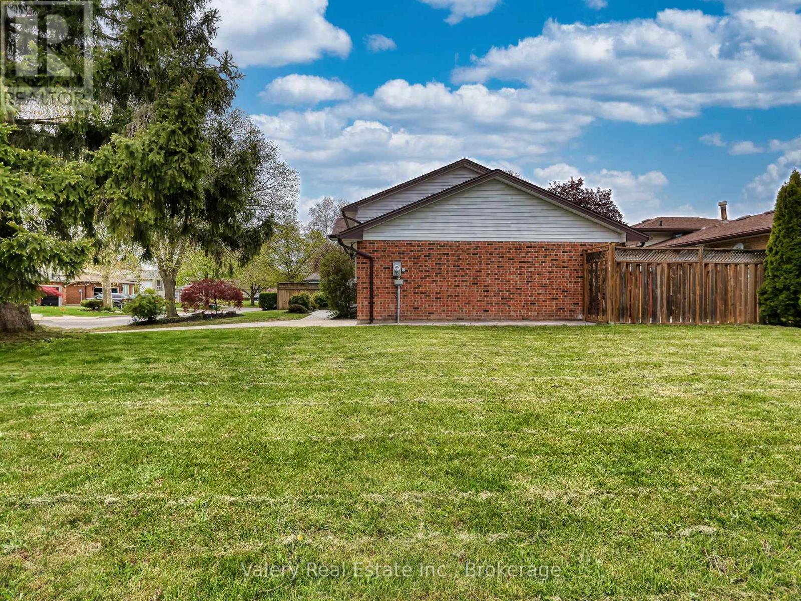 36 Rochelle Drive, St. Catharines, Ontario  L2M 6Y9 - Photo 4 - X13738046