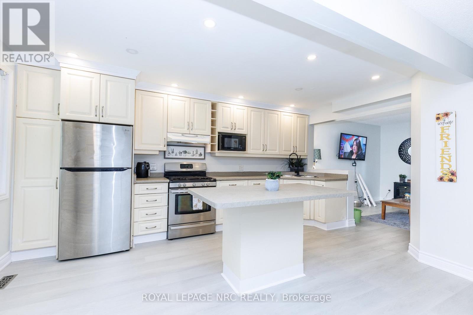 6562 Harmony Avenue, Niagara Falls, Ontario  L2H 1Z4 - Photo 3 - X13738664