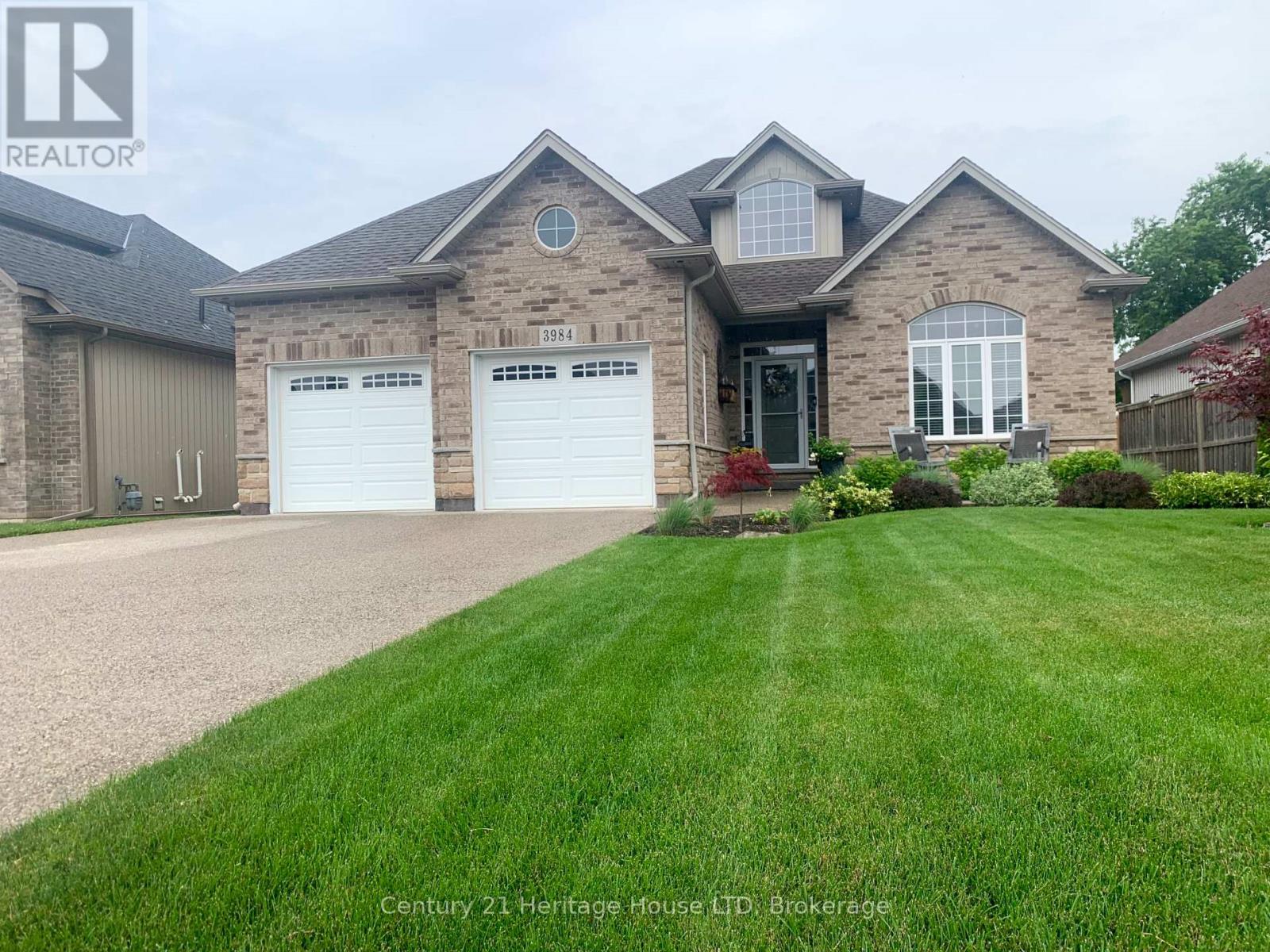 3984 Village Creek Drive, Fort Erie, Ontario  L0S 1S0 - Photo 2 - X13739188