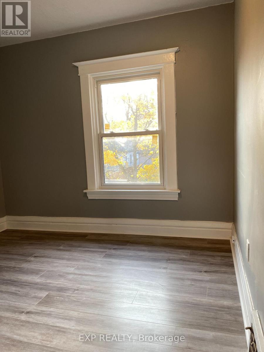 Upper Level - 104 Lowell Avenue, St. Catharines, Ontario  L2R 2E2 - Photo 7 - X13739780