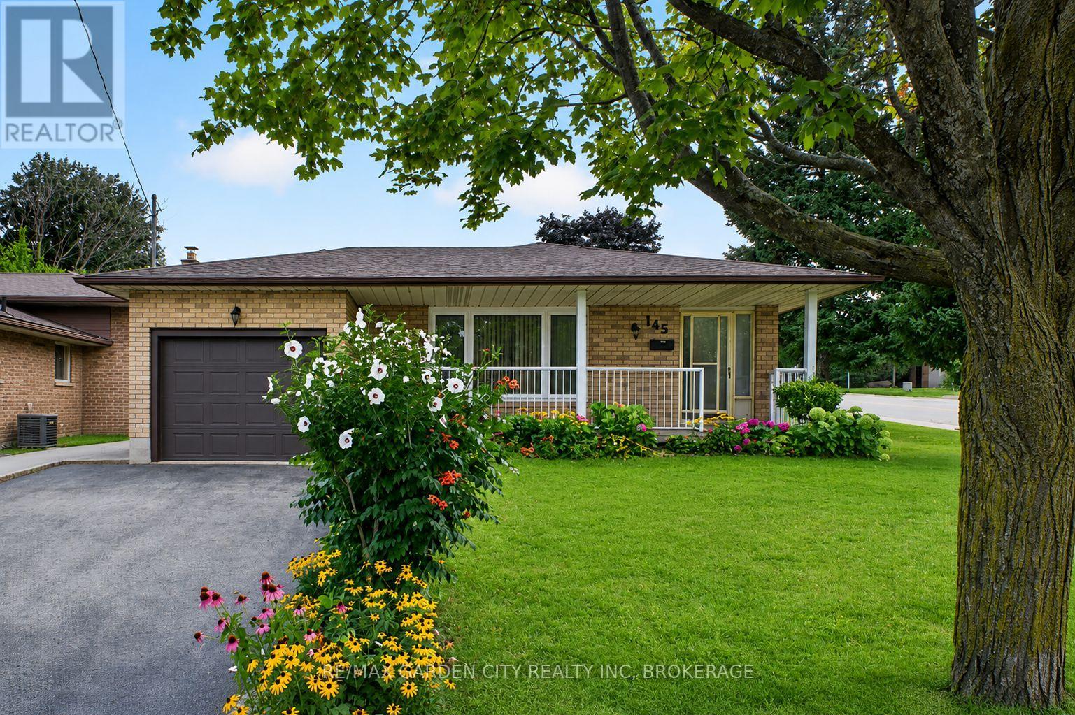 145 Adis Avenue, Hamilton, Ontario  L9C 6T9 - Photo 2 - X13742098