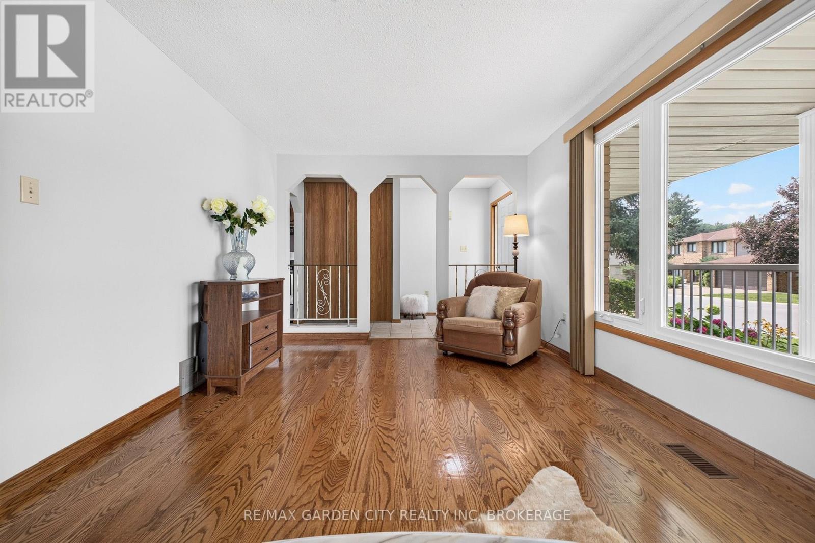 145 Adis Avenue, Hamilton, Ontario  L9C 6T9 - Photo 9 - X13742098
