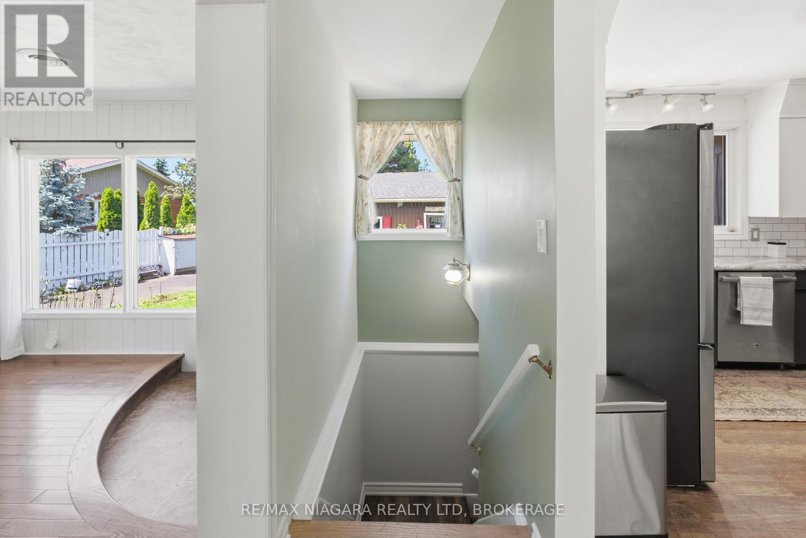1042 Lakeshore Road W, St. Catharines, Ontario  L2R 6P9 - Photo 21 - X13744688