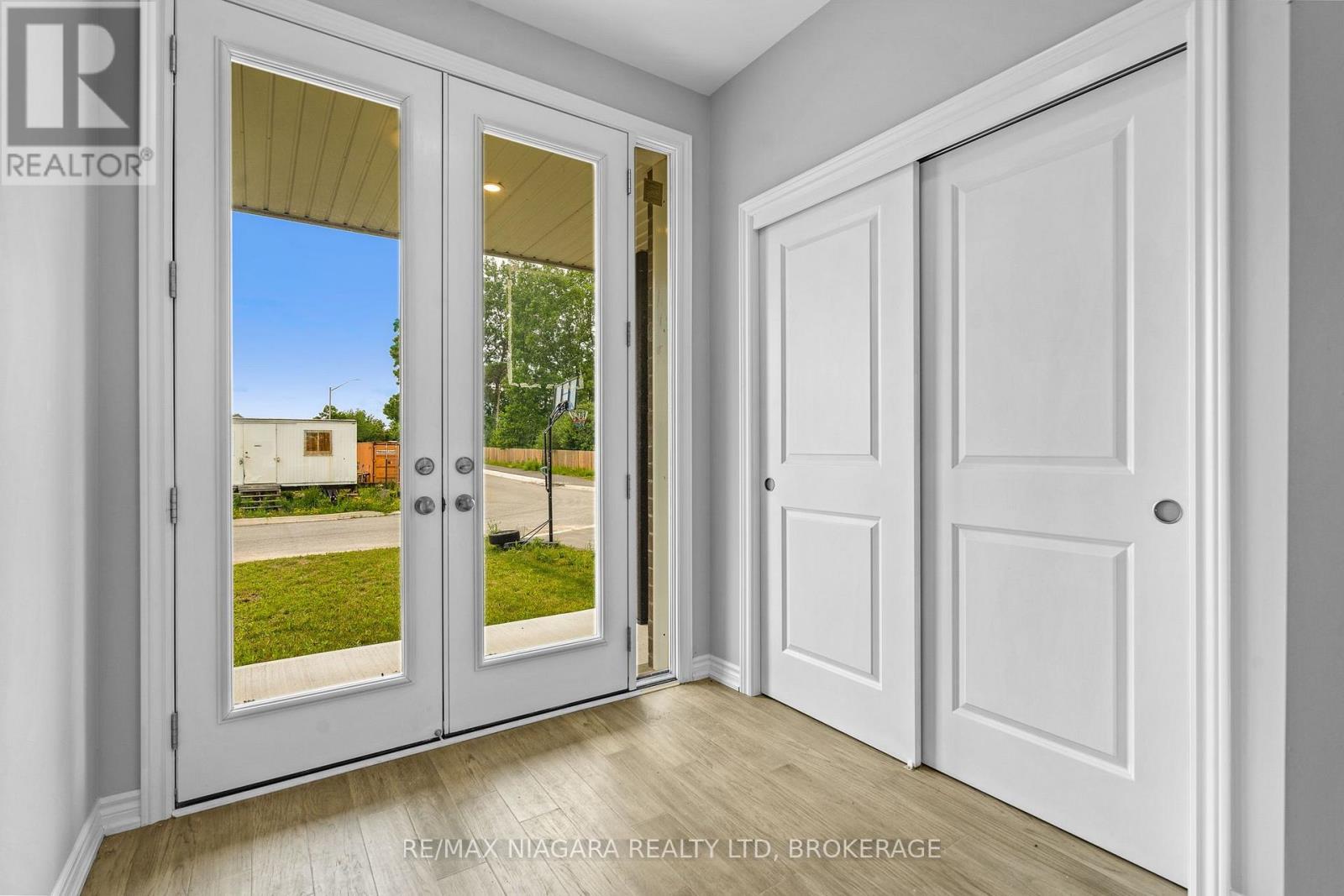 218 Wellandvale Road, Welland, Ontario  L3C 7C7 - Photo 3 - X13744718