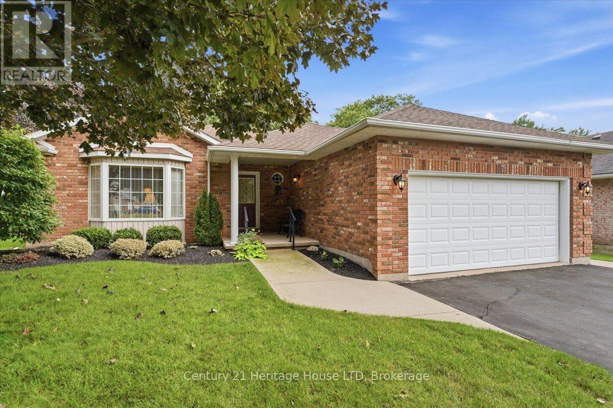 17 Oakridge Boulevard, Pelham, Ontario  L0S 1E5 - Photo 2 - X13744724